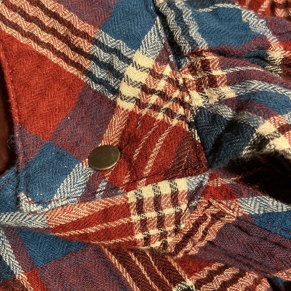 Kut from the Kloth Plaid Button Down Natural Cotton Long Sleeves Top. - Picture 10 of 10